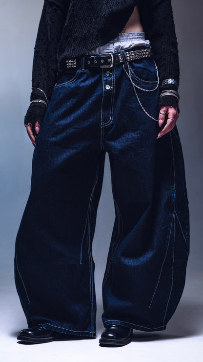 Azurae Jeans front view female model indigo denim Ombre Montreal